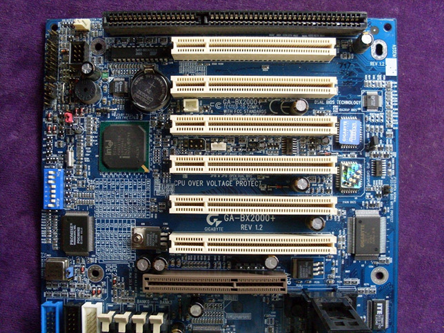 GigaByte GA-BX2000+ ATX SLOT1 motherboard with Dual BIOS tested